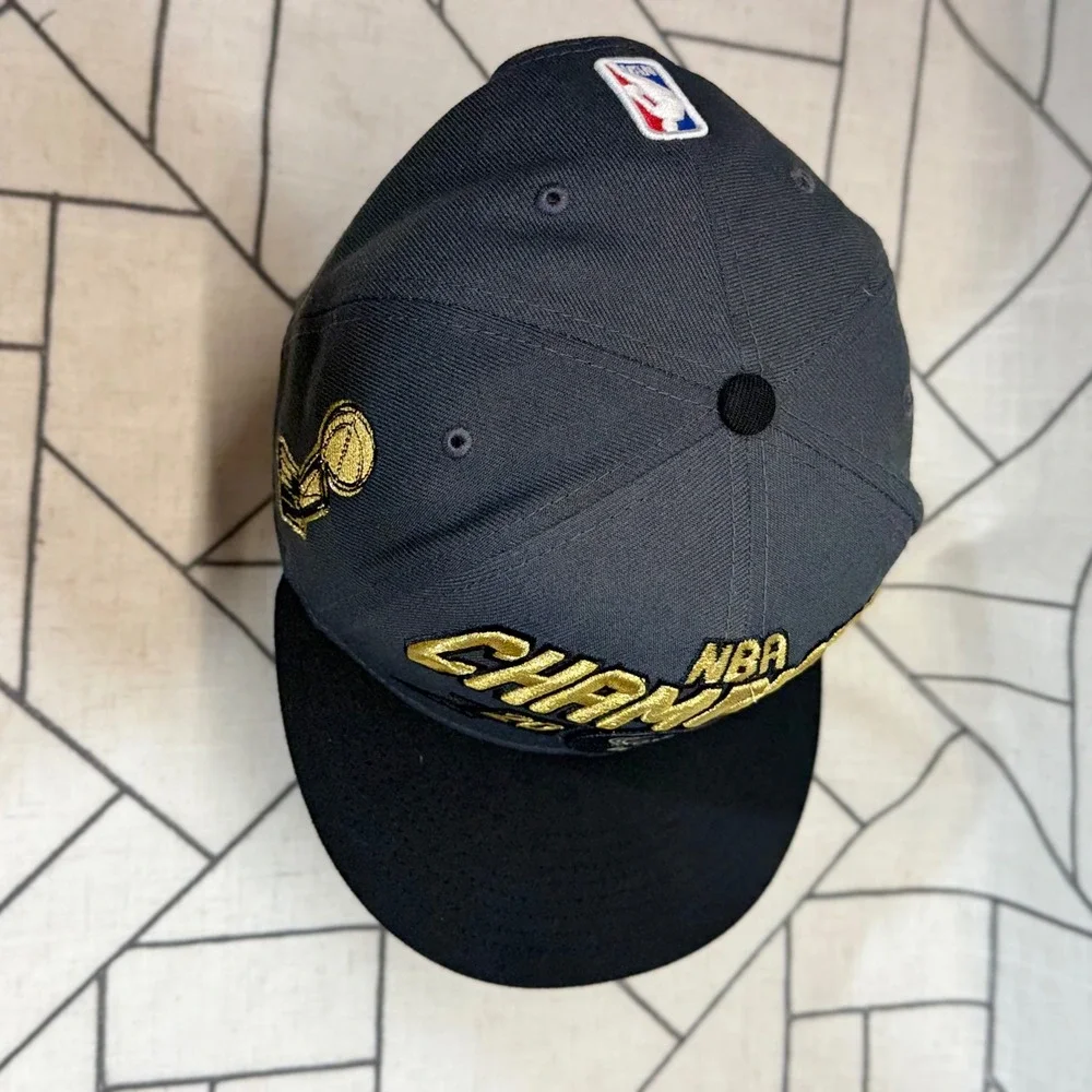 New Era Milwaukee Bucks Hat OSFM Grey 2021 NBA Champions 9FIFTY Snapback Cap